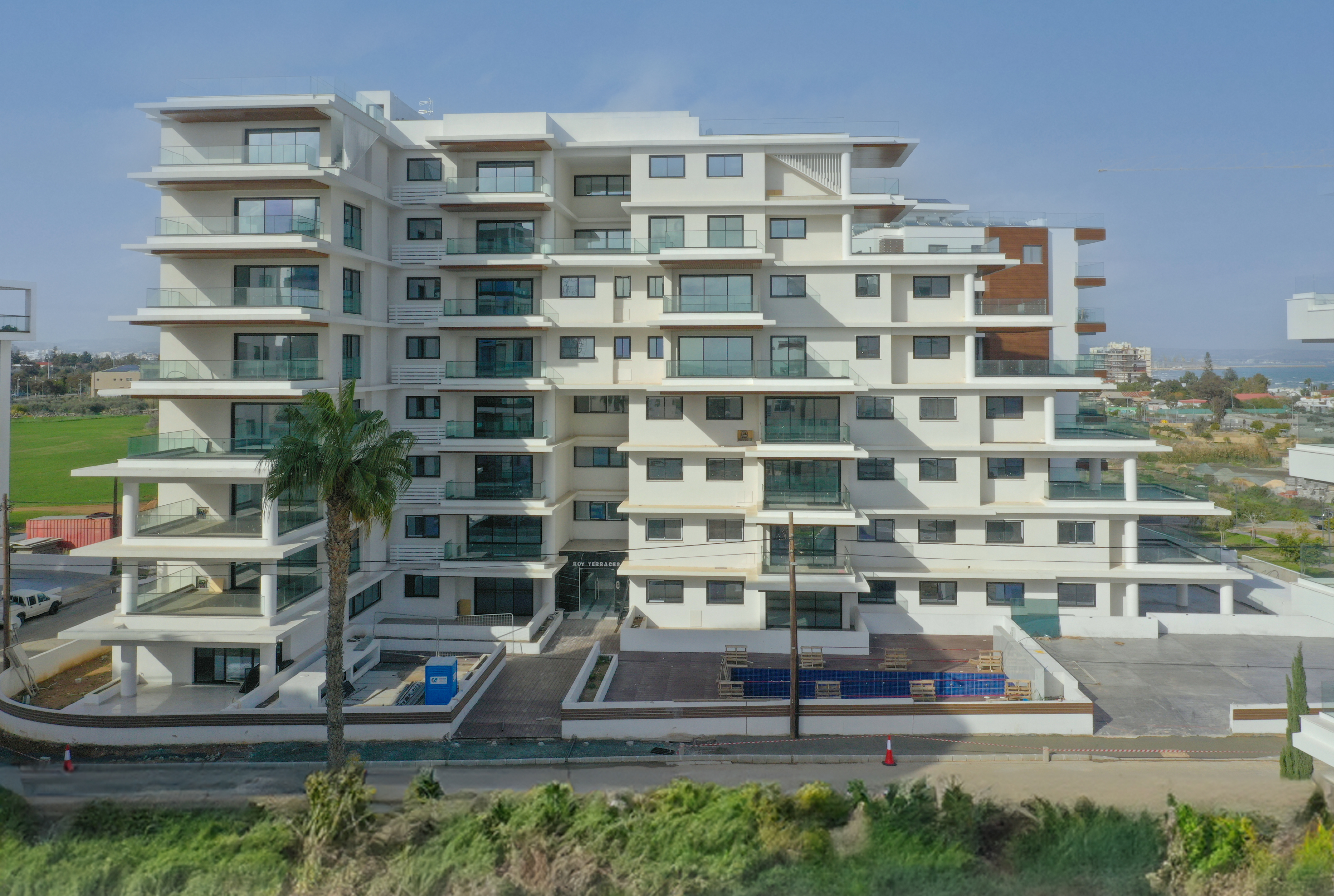 PLUS 21 ROY TERRACES — view 3